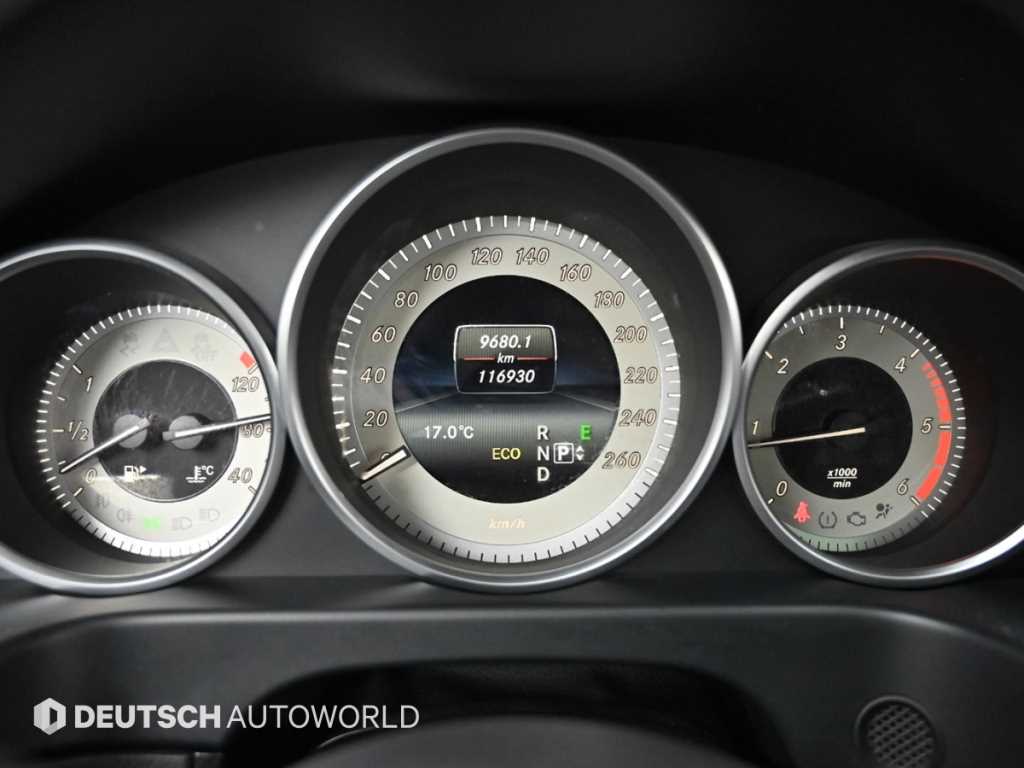 Mercedes Benz E class - Vista 8