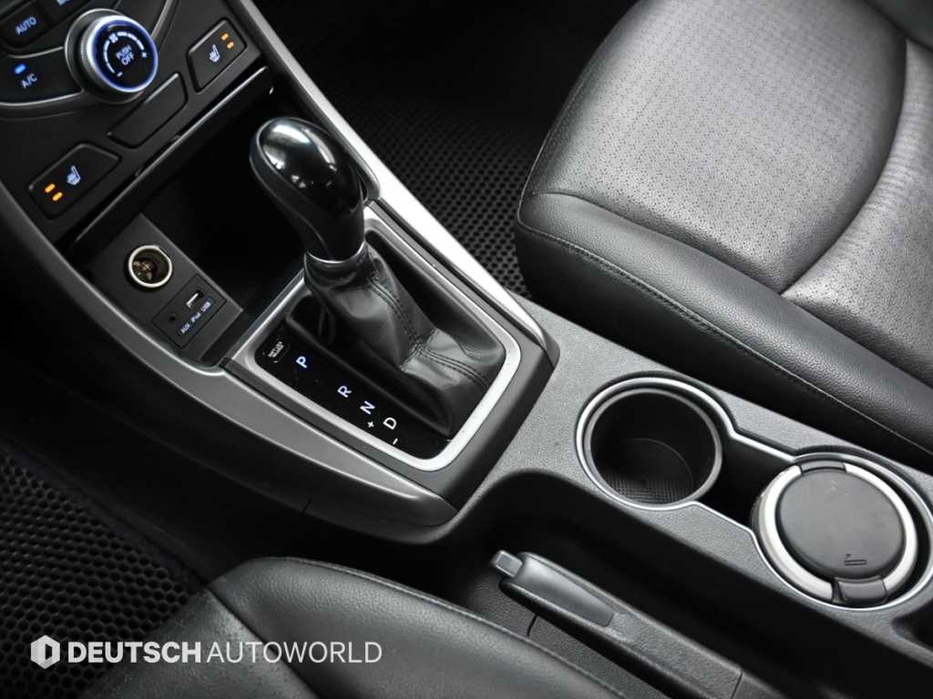 HYUNDAI Avante - Vista 9