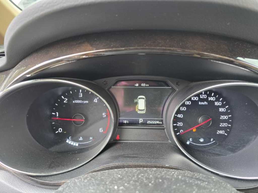 KIA Carnival - Vista 9