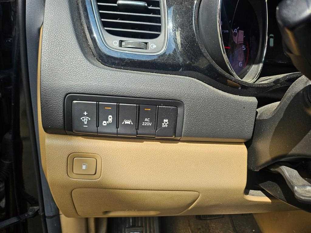 KIA Carnival - Vista 7