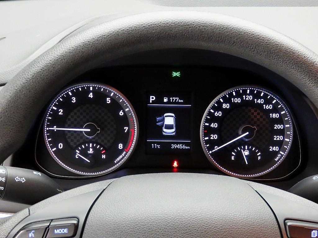 HYUNDAI Avante - Vista 6