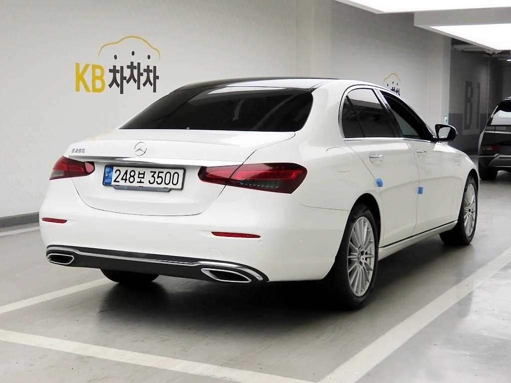 Mercedes Benz E class - Vista 4