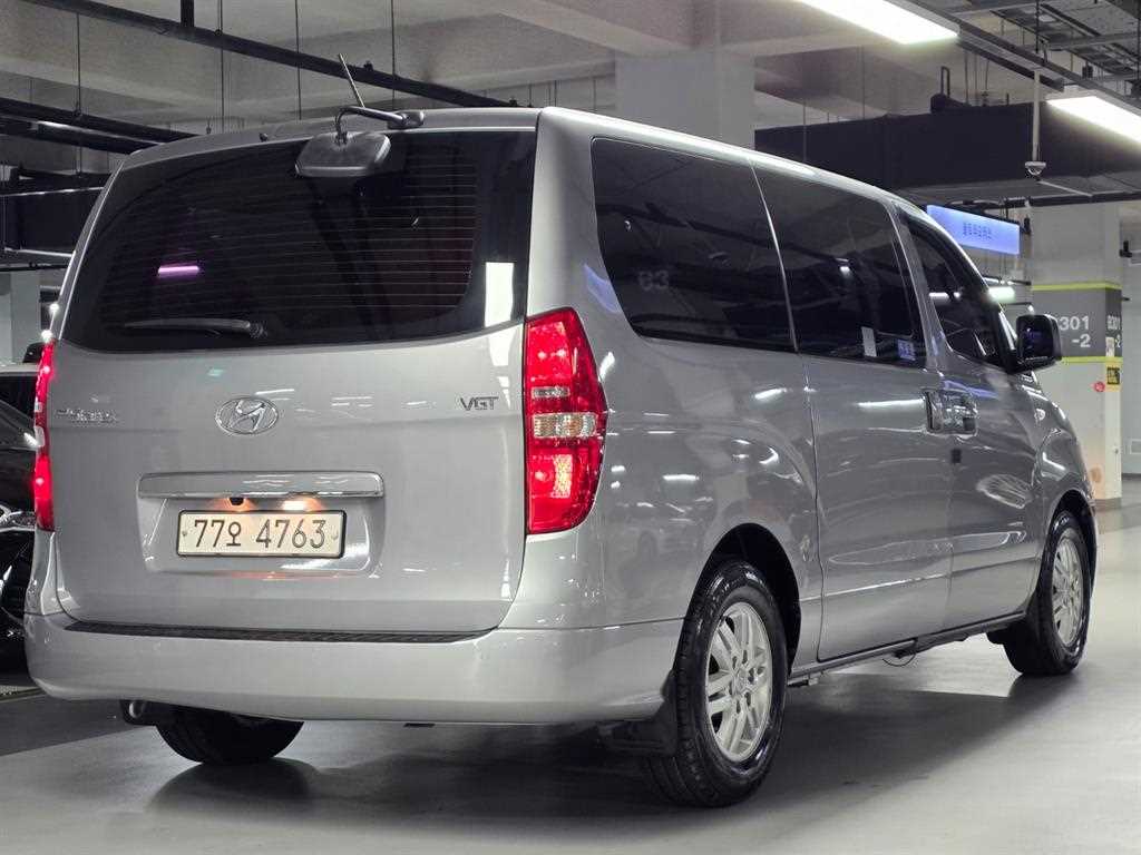HYUNDAI Starex - Vista 5