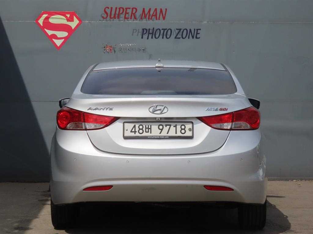 HYUNDAI Avante - Vista 4