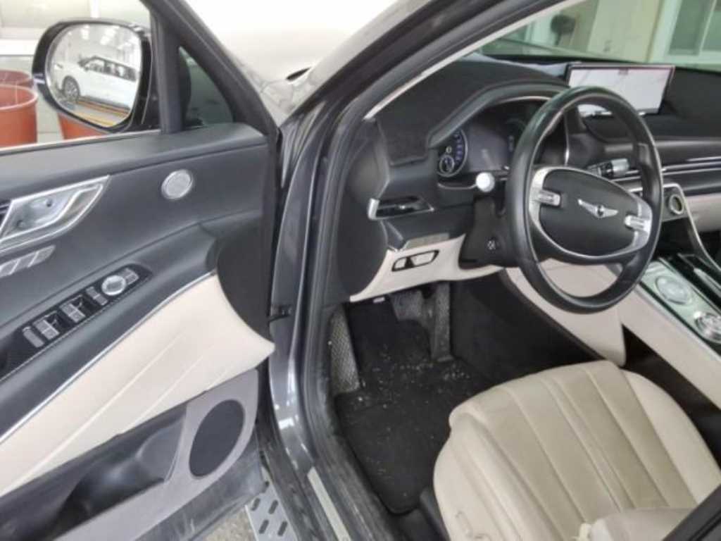 Genesis GV80 - Vista 11