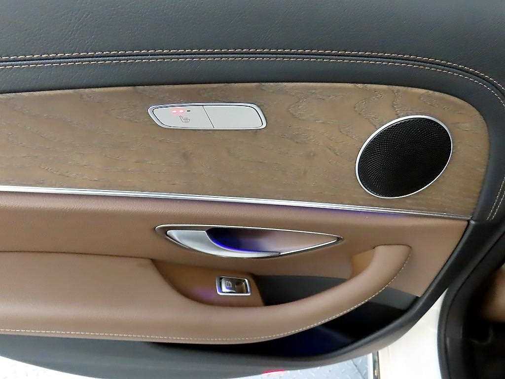 Mercedes Benz E class - Vista 12