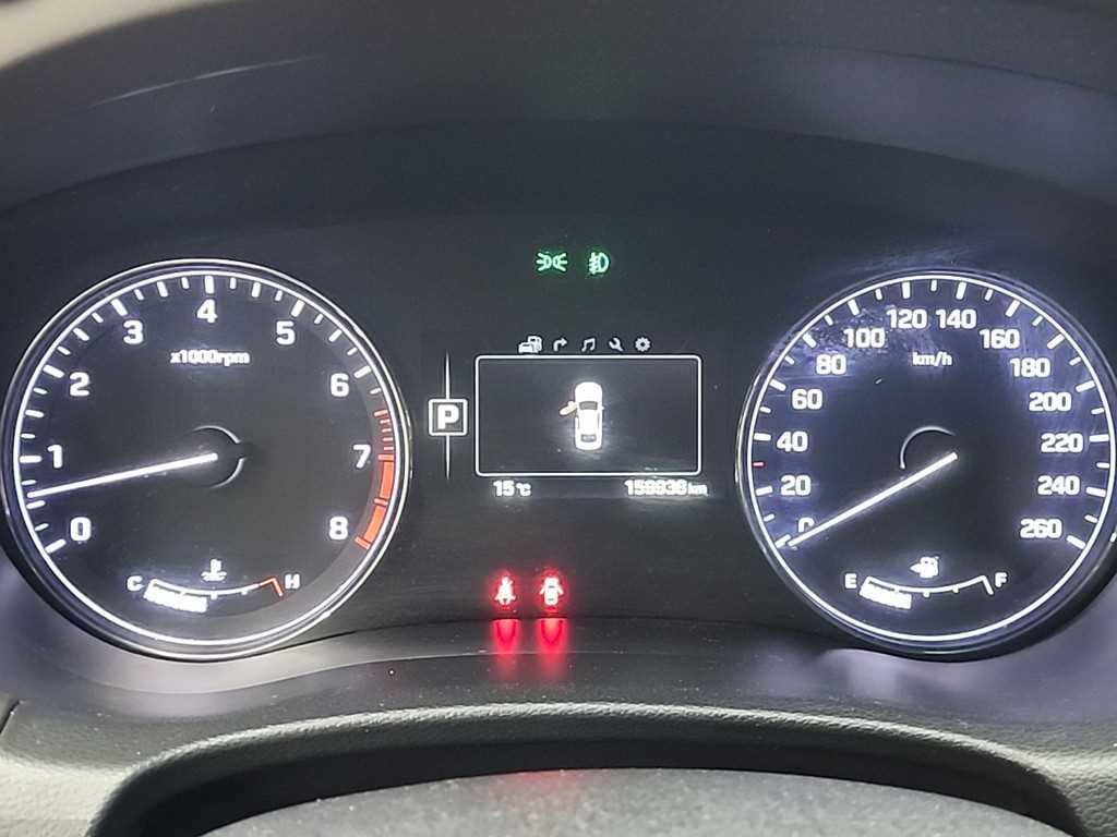 HYUNDAI Genesis - Vista 6