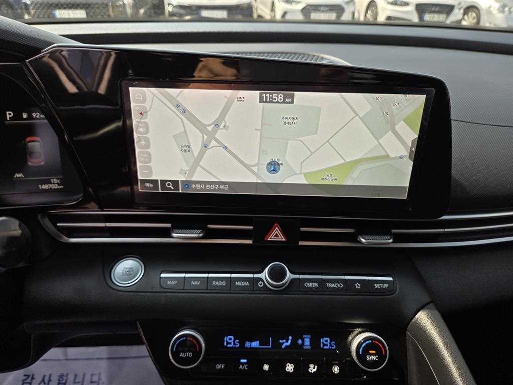 HYUNDAI Avante - Vista 7