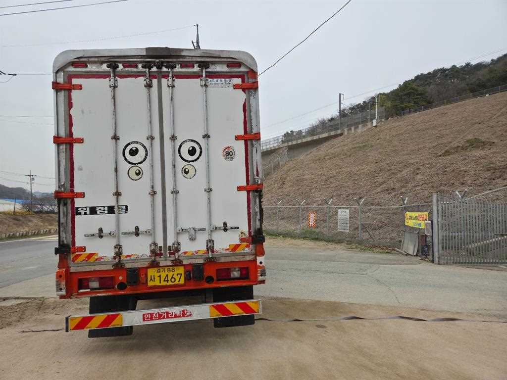 medium and large cargo truck - Vista 7