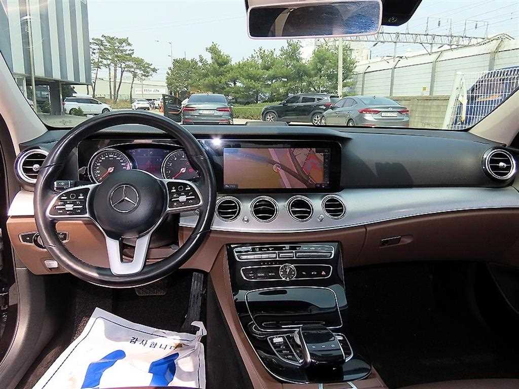 Mercedes Benz E class - Vista 7