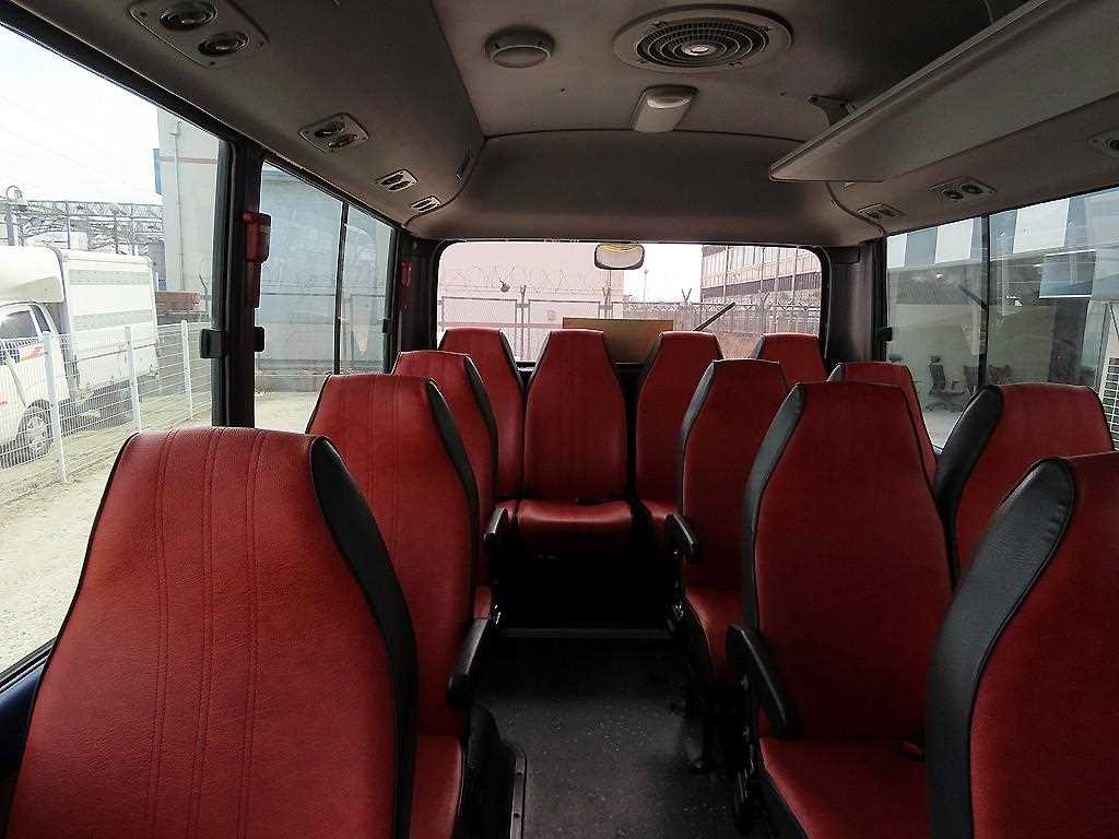 medium and large bus Hyundai bus - Vista 7