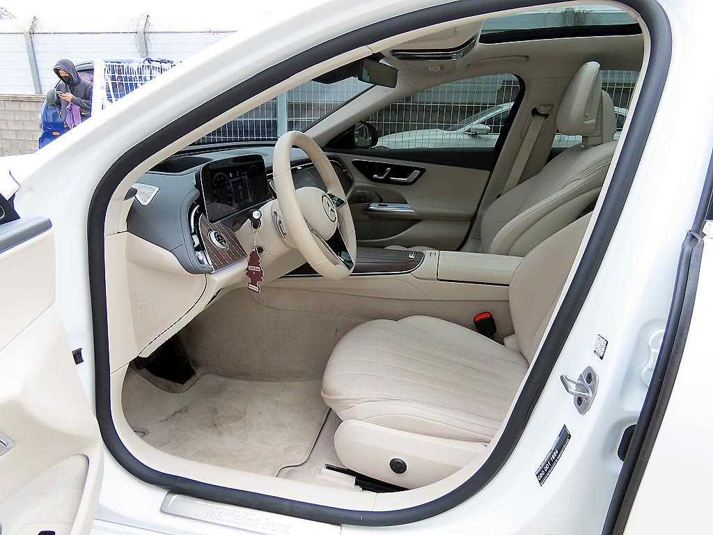 Mercedes Benz E class - Vista 5