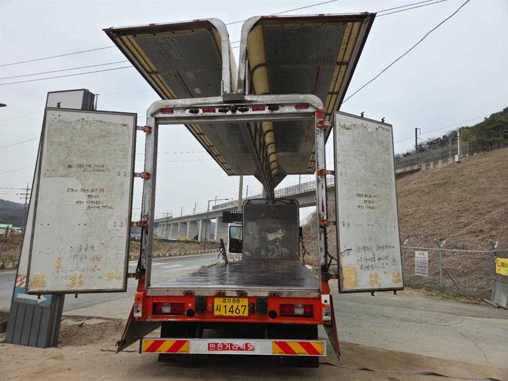 medium and large cargo truck - Vista 11