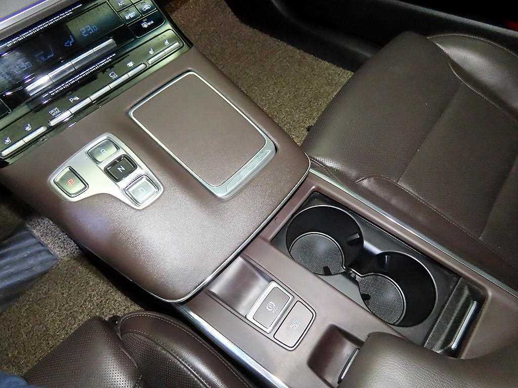 HYUNDAI Grandeur - Vista 12