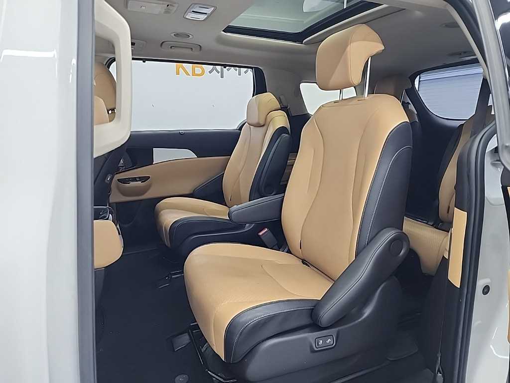 KIA Carnival - Vista 12