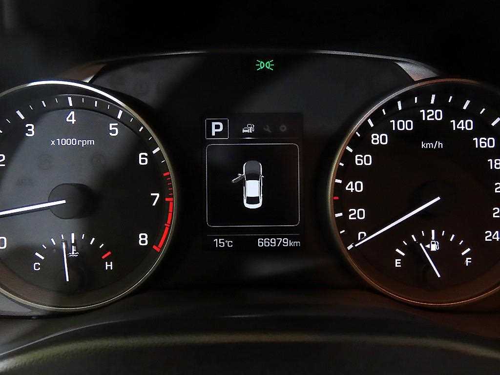 HYUNDAI Avante - Vista 9