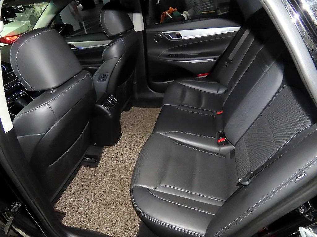 HYUNDAI Grandeur - Vista 7