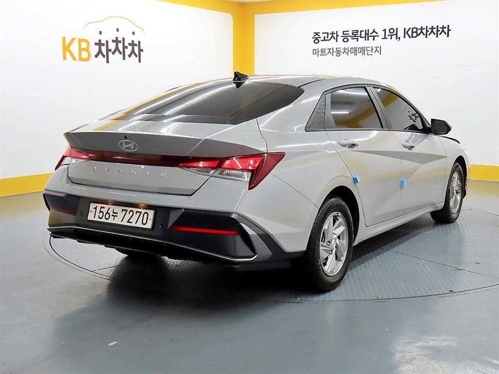 HYUNDAI Avante - Vista 4