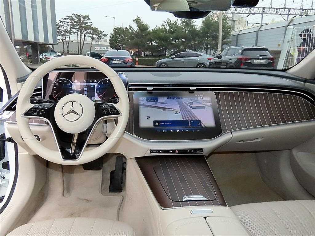 Mercedes Benz E class - Vista 7