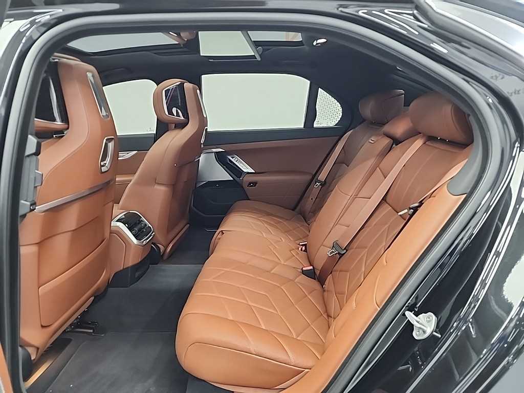 BMW 7 Series - Vista 12