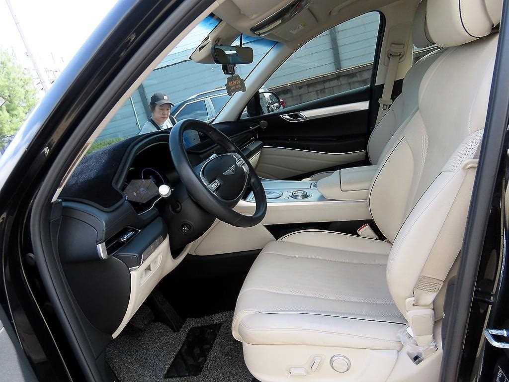 Genesis GV80 - Vista 5