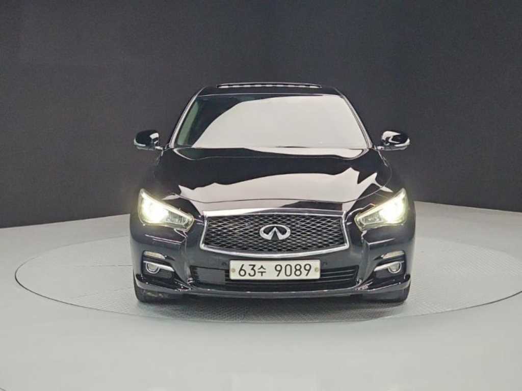 Infiniti Q - Vista 2