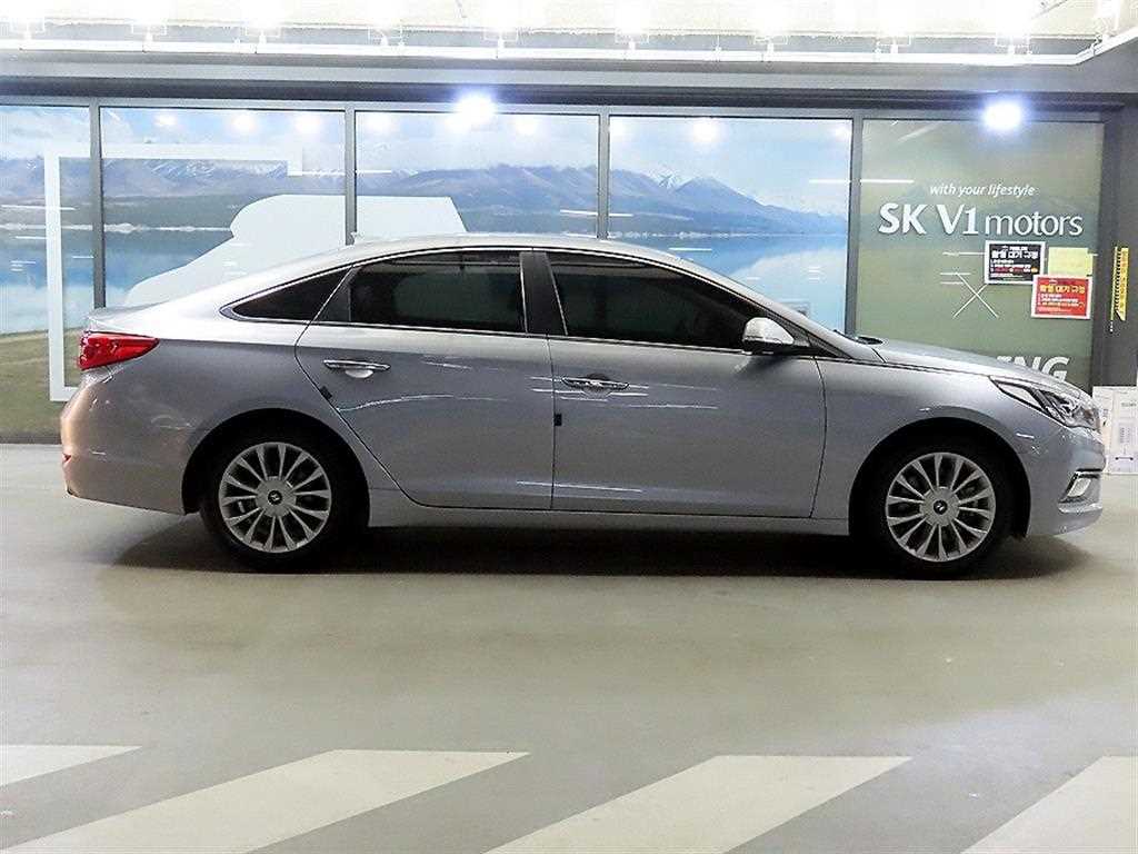 HYUNDAI Sonata - Vista 3