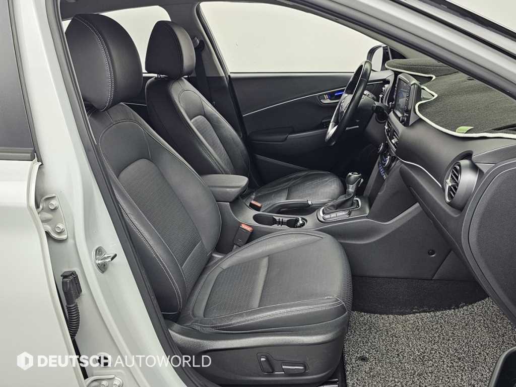 HYUNDAI Kona - Vista 10