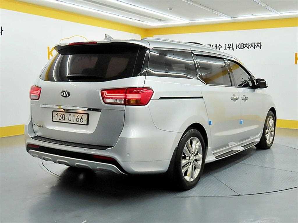 KIA Carnival - Vista 4