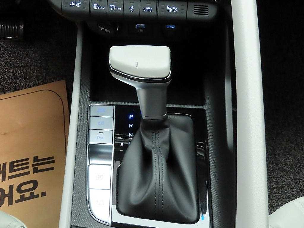 HYUNDAI Avante - Vista 10