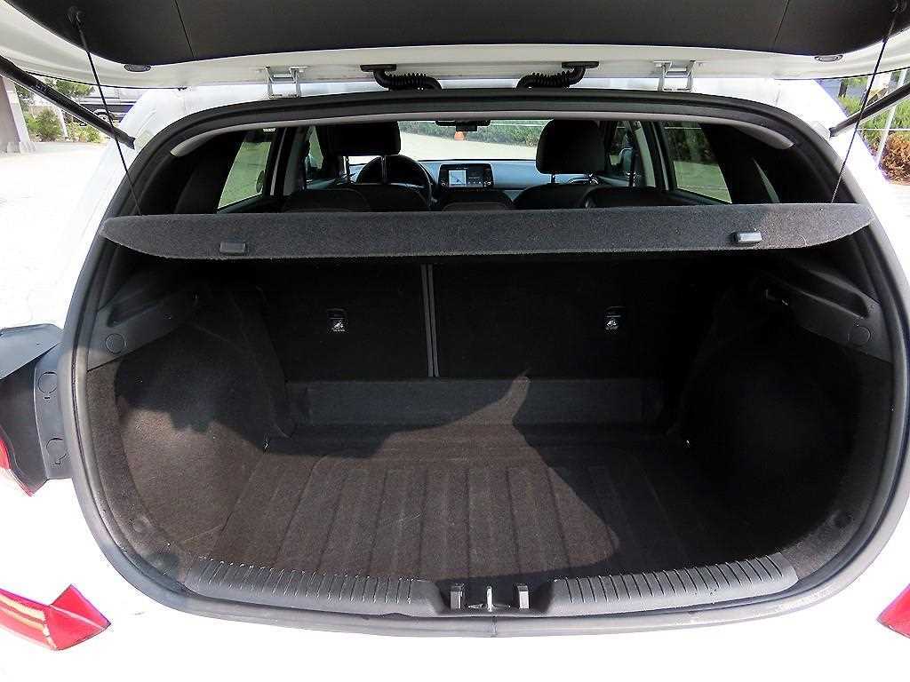 HYUNDAI i30 2017 Blanco - Importación desde Corea - HF Imports Iquique - Foto 18