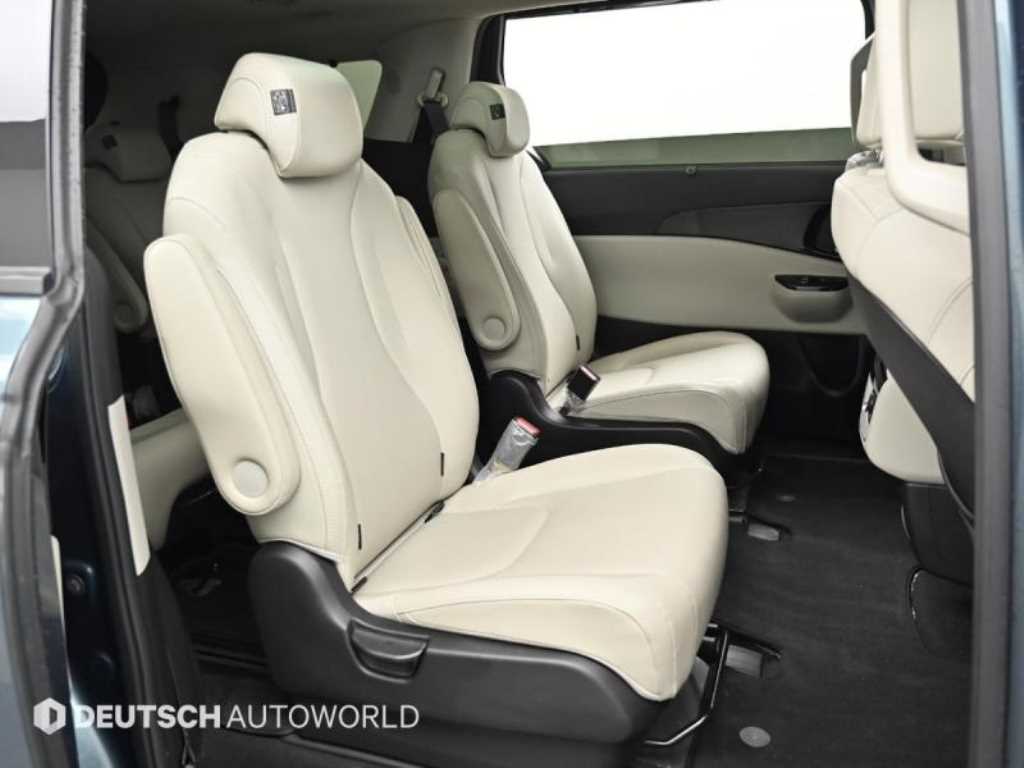 KIA Carnival - Vista 12