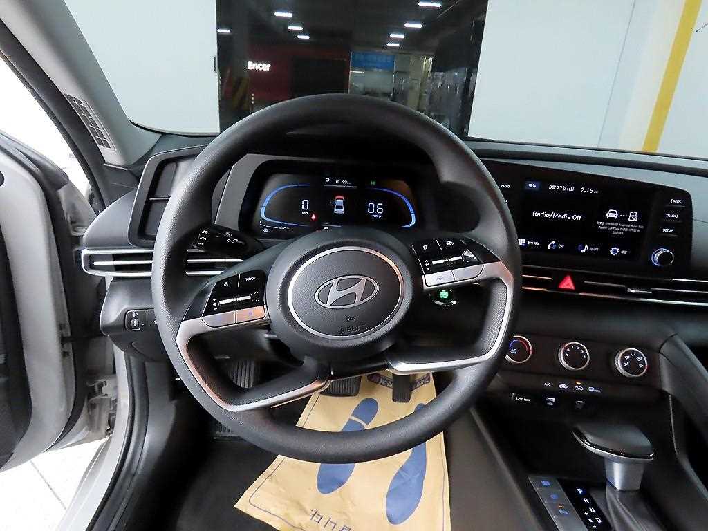 HYUNDAI Avante - Vista 9