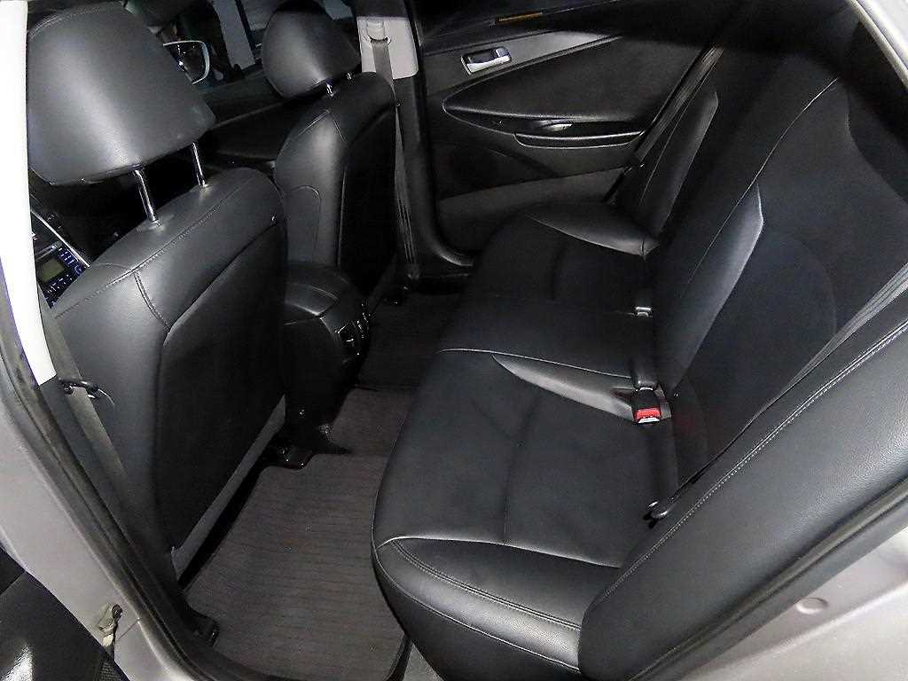 HYUNDAI Sonata - Vista 7