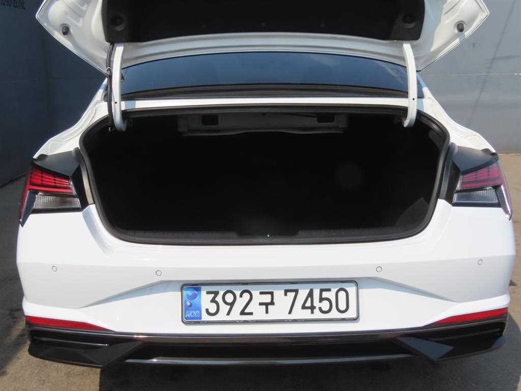 HYUNDAI Avante - Vista 5