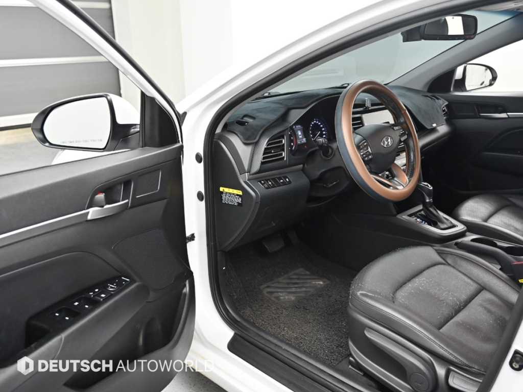 HYUNDAI Avante - Vista 11