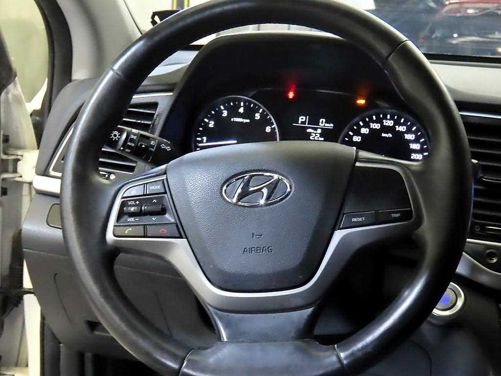 HYUNDAI Avante - Vista 8