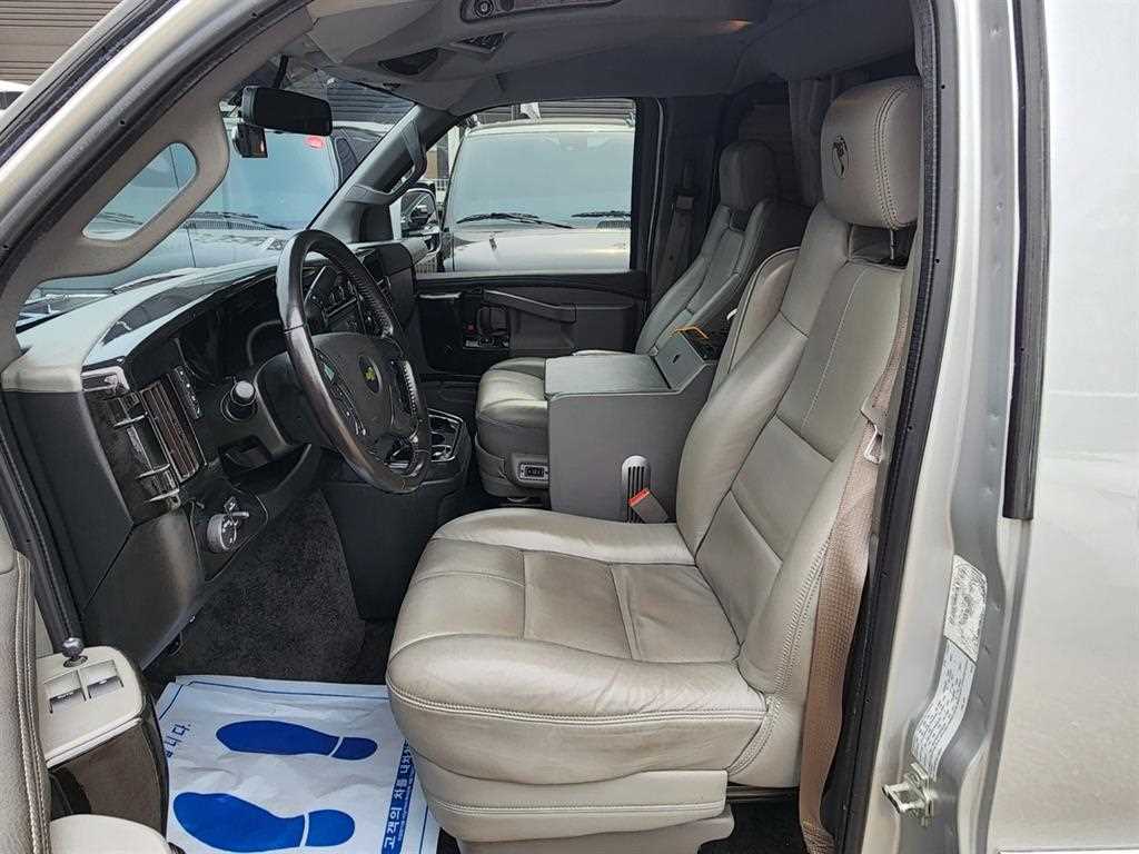 Chevrolet Express van - Vista 11