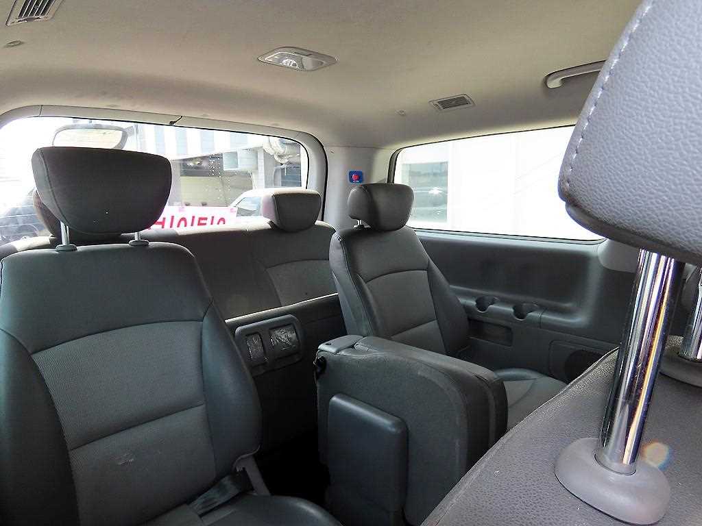 HYUNDAI Starex - Vista 7