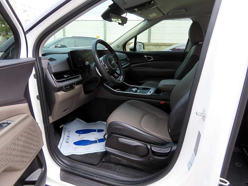 KIA Carnival - Vista 5