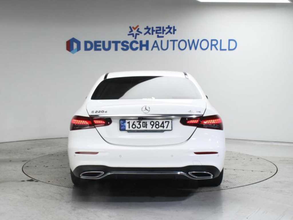 Mercedes Benz E class - Vista 4