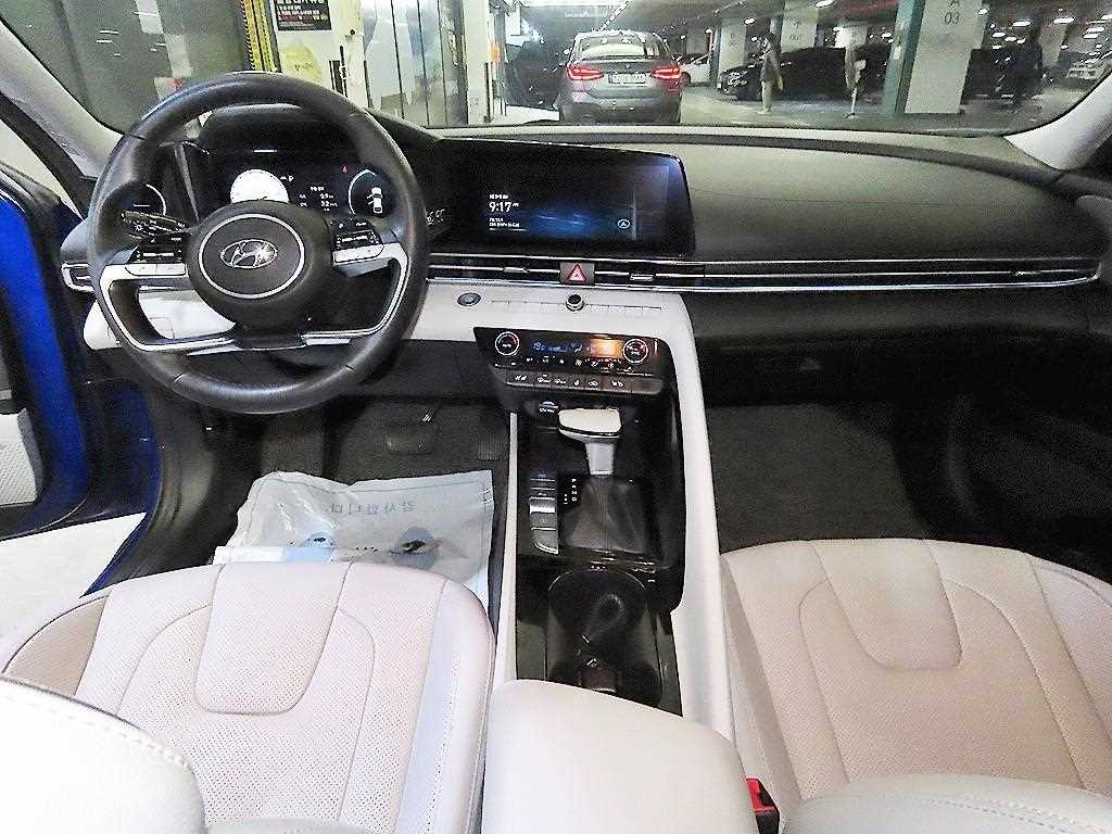 HYUNDAI Avante - Vista 10