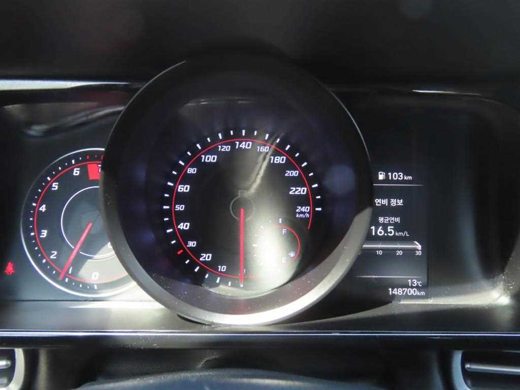 HYUNDAI Avante - Vista 9