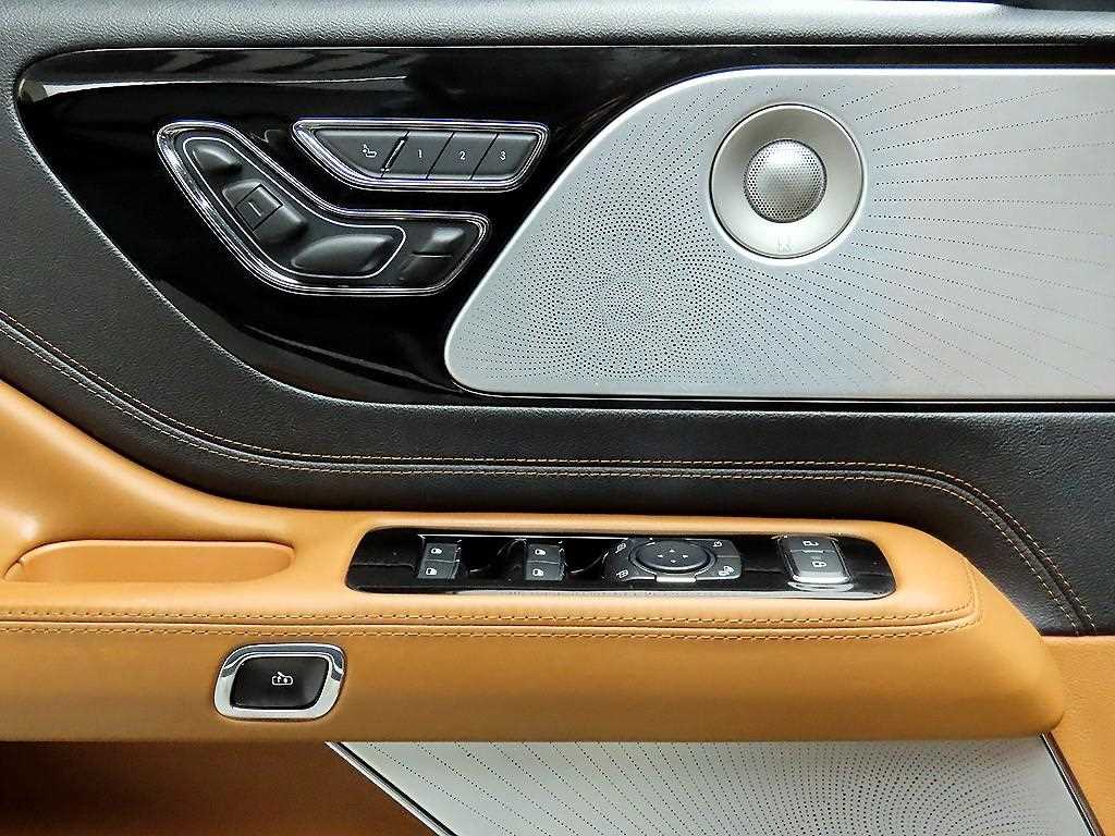 Lincoln Aviator - Vista 11