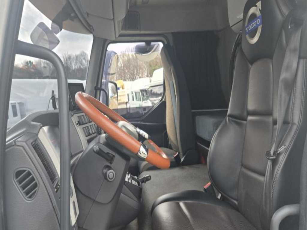 medium and large cargo truck - Vista 11