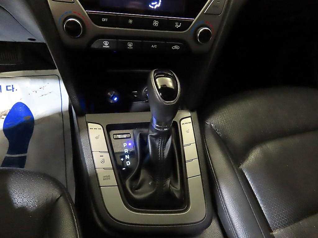 HYUNDAI Avante - Vista 12