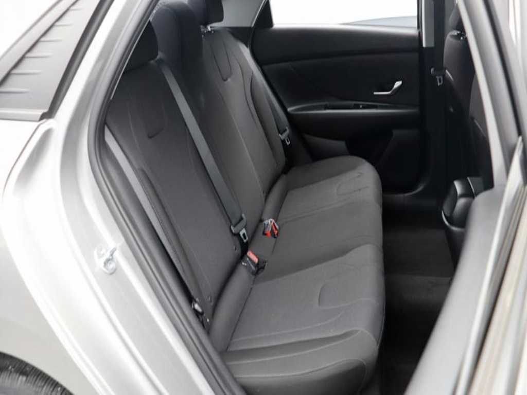 HYUNDAI Avante - Vista 11