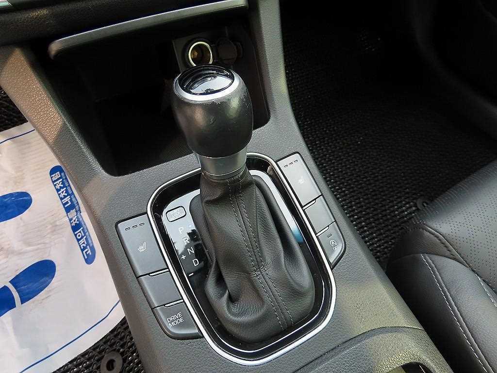 HYUNDAI i30 - Vista 10