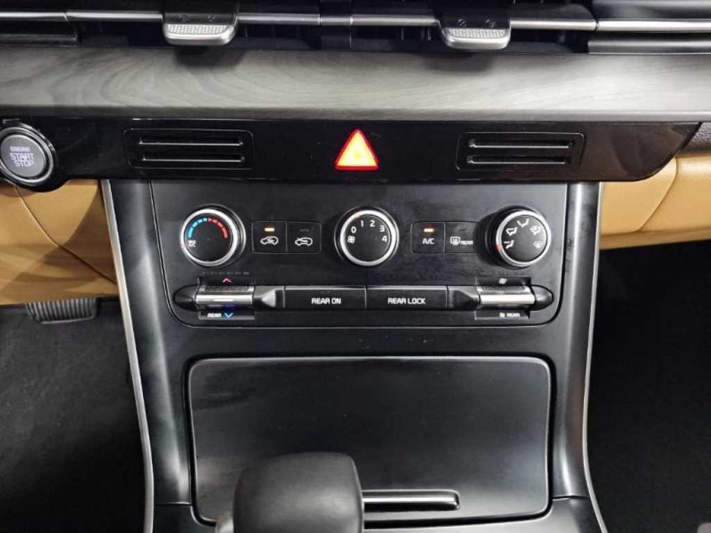 KIA Carnival - Vista 12