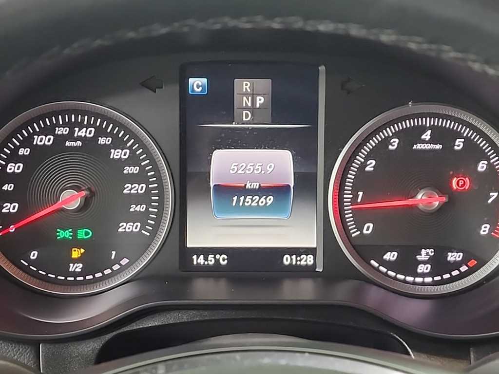 Mercedes Benz GLC Class - Vista 6